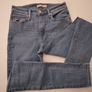 Levi Straus High Rise Skinny jean. Beautiful vintage look.